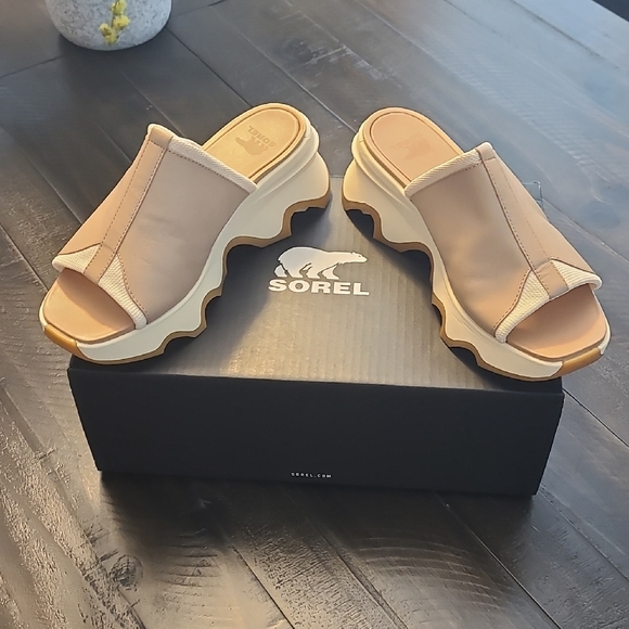 Sorel Kinetic Women's Tan Slide Sandals - Picture 1 of 13